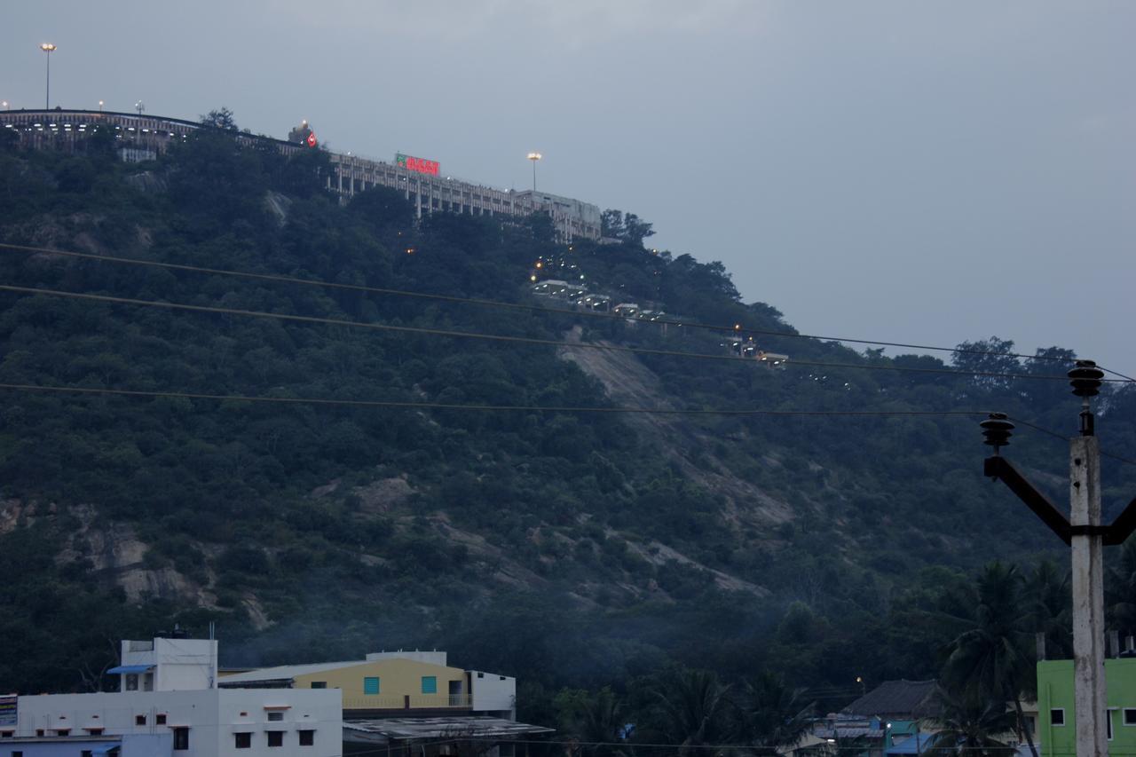 Sasti Hotel Palani Exterior foto